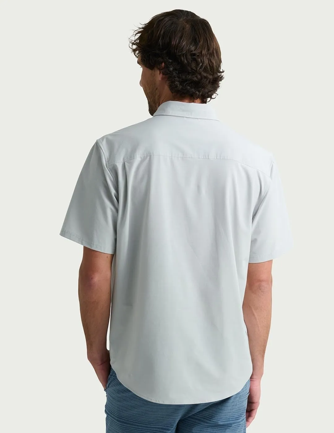 HUK Men's Kona Solid Short Sleeve Fishing Button Down Shirt