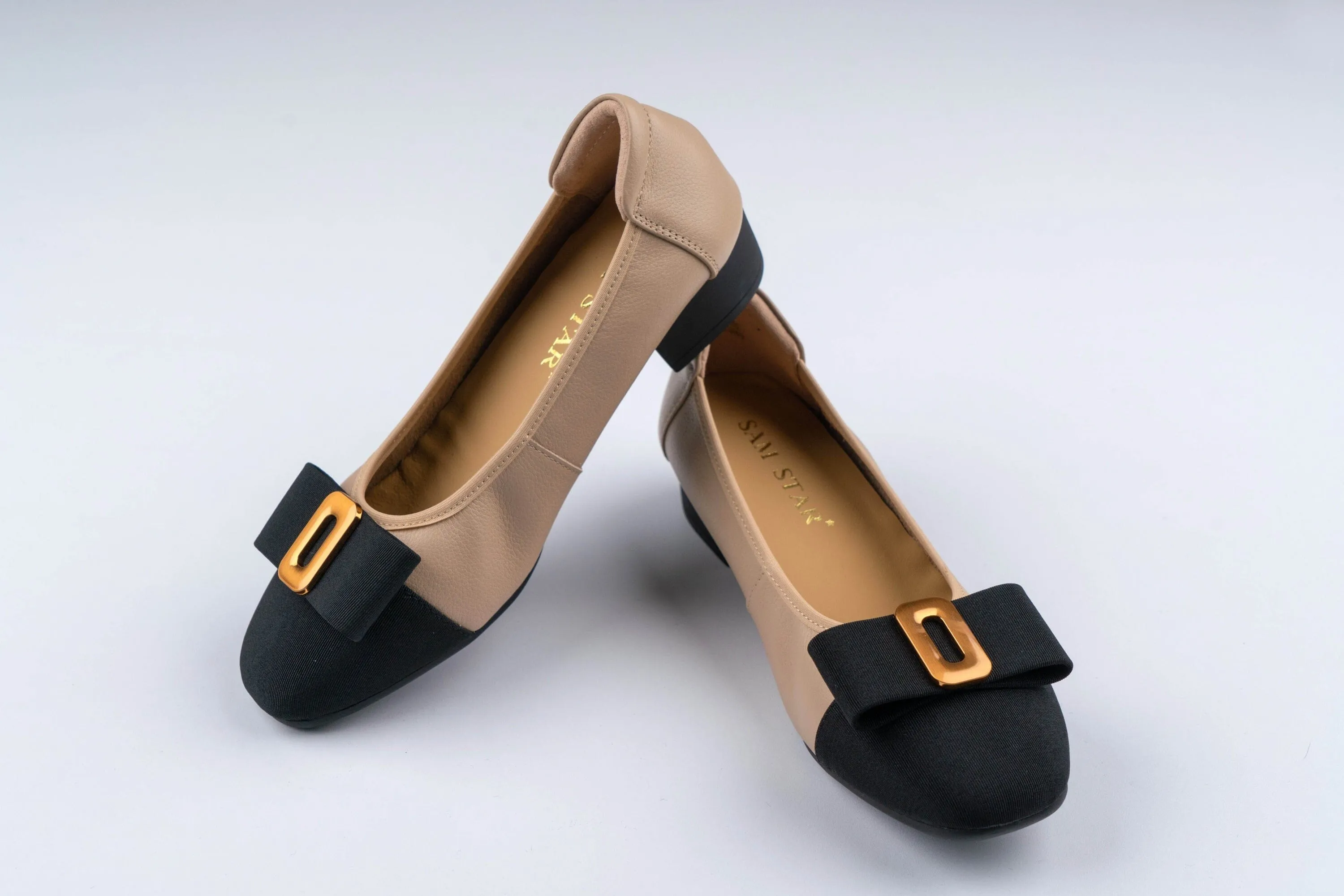 SS23002 Leather pumps with bow& gold buckle block heel ( new arrival)