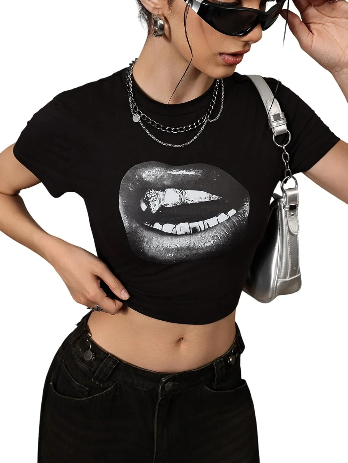 WDIRARA Women's Graphic Lip Print Crop Tee Shirt Round Neck Short Sleeve T-Shirt Slim Fit Top