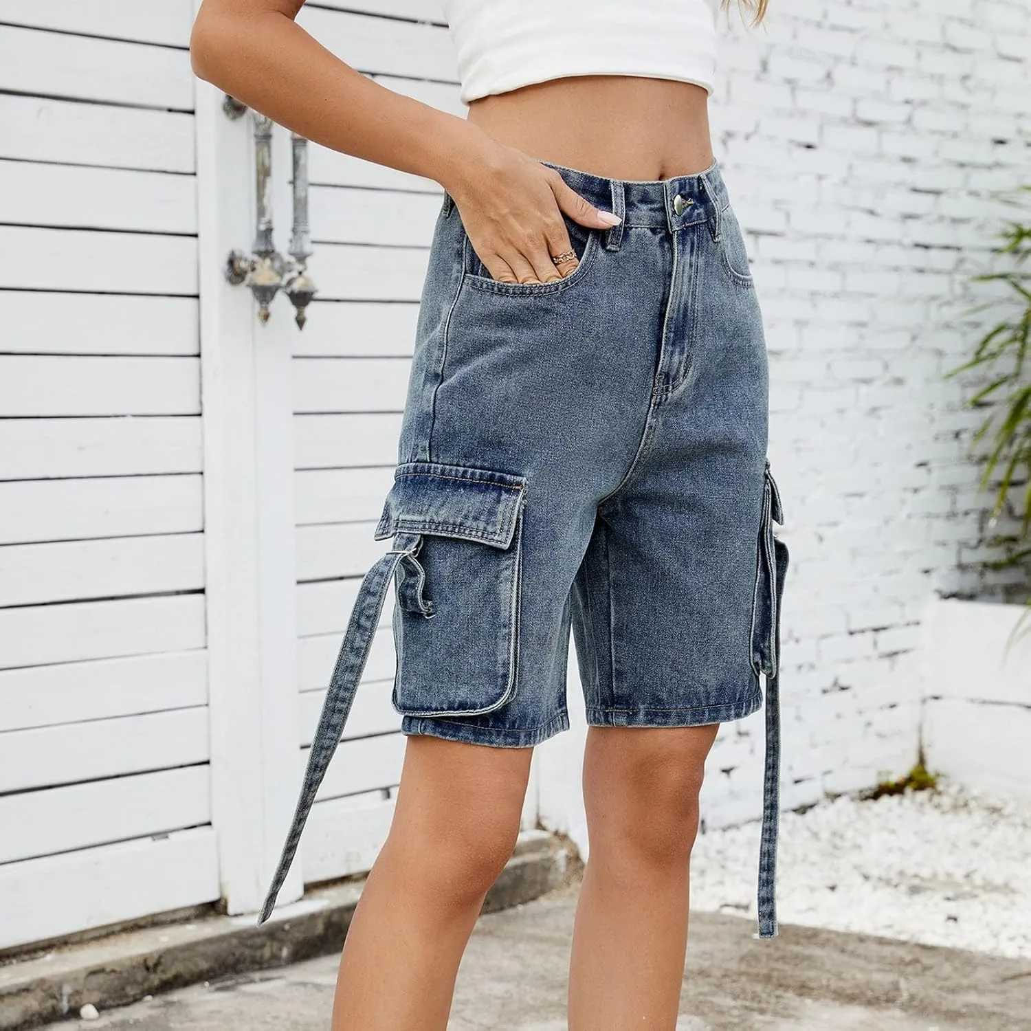 Women's High Waisted Jean Shorts Straight Leg Cargo Shorts Raw Hem Retro Denim Shorts Summer Hot Pants with Pockets