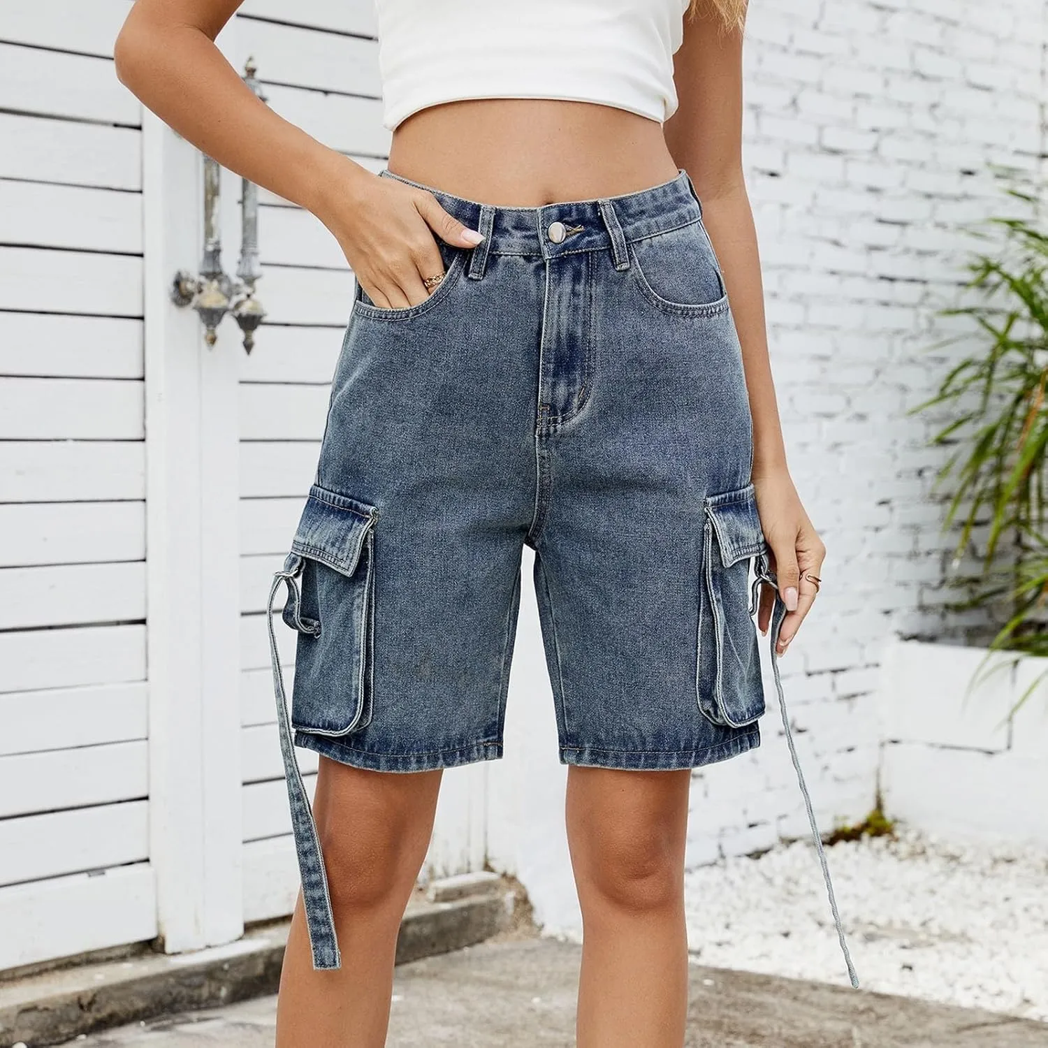 Women's High Waisted Jean Shorts Straight Leg Cargo Shorts Raw Hem Retro Denim Shorts Summer Hot Pants with Pockets